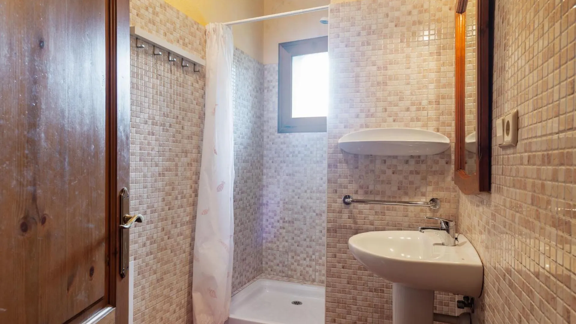 Pleasant Holiday Home In Gerona With Swimming Pool 0*, خيرونا إسبانيا